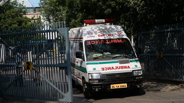 В Индии столкнулись грузовик и трактор с телегой: 5 человек погибли