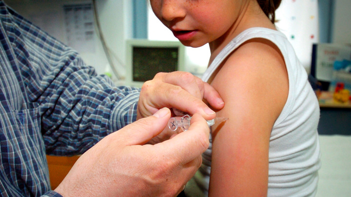 Гинцбург сообщил о начале детской вакцинации в рамках исследований