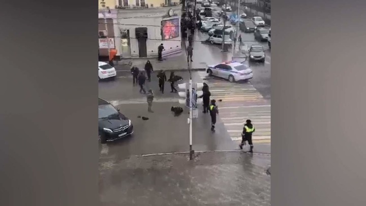 Покушение на теракт. Нападения на полицейских в Грозном 2020. Нападение на полицейских в Грозном. Стрельба в центре Грозного.