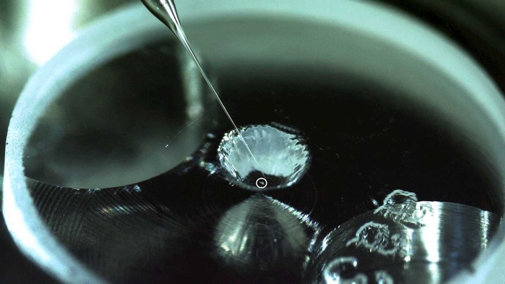 В микроскопических образцах астероидного грунта нашли воду и органику.