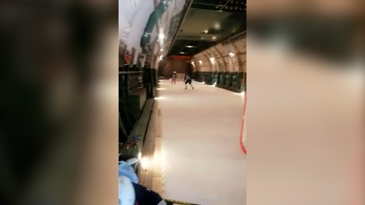 подлодка на хоккейном поле. Смотреть фото подлодка на хоккейном поле. Смотреть картинку подлодка на хоккейном поле. Картинка про подлодка на хоккейном поле. Фото подлодка на хоккейном поле