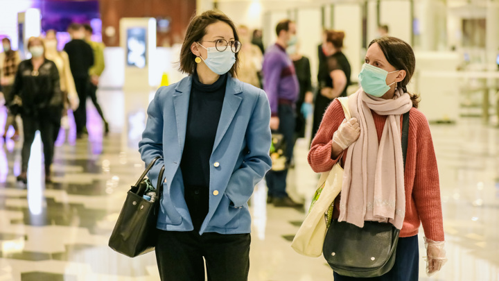 Роспотребнадзор высказался о масках на улице. Интервью на "России 24"