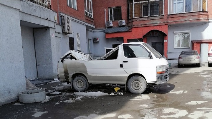 Заправка автомобиля возле дома