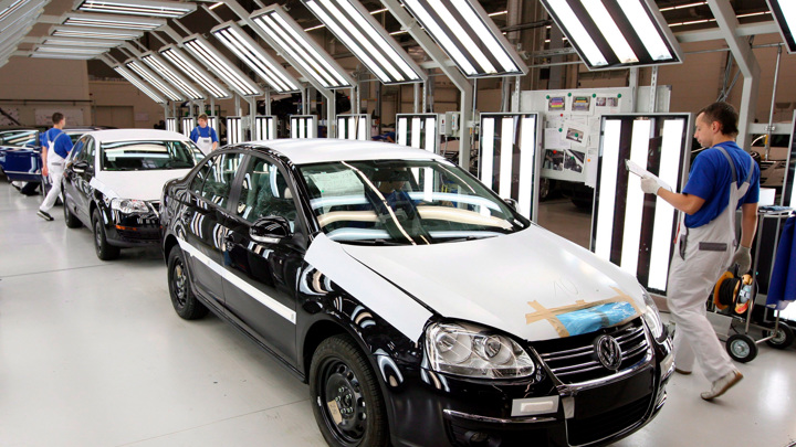 Шесть окладов за увольнение: Volkswagen заявил, что массовых сокращений нет
