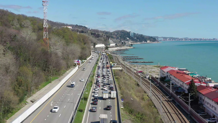 черное море сочи. сочинский пляж. дорога сочи адлер пробки. сочи 28 апреля. сочи 28 апреля.
