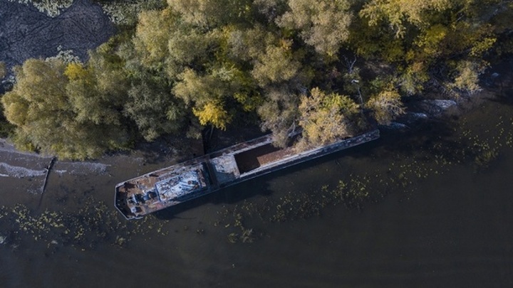 Корабль утонул на волге