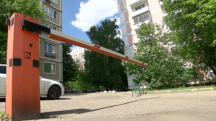 Шлагбаумы во дворах: как оформить, чтобы избежать штрафов. Вести-Москва