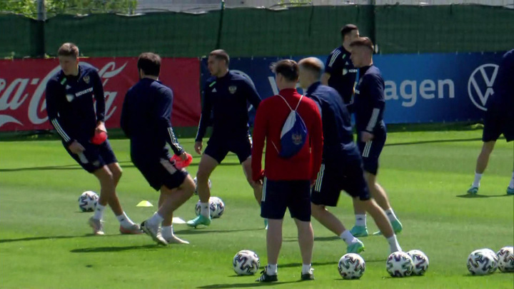 Даже траву подстригут по желанию: Санкт-Петербург встречает большой футбол. Вести в 20:00