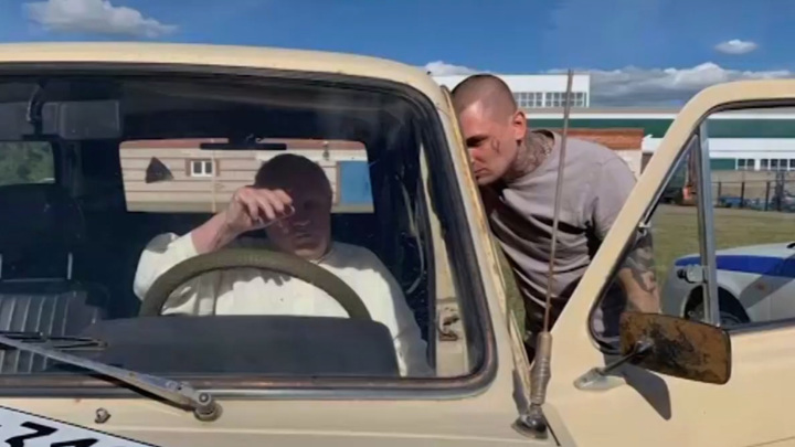 Пенсионеру из Бугульмы, у которого украли машину прямо из гаража, подарили новую "Ниву". Вести