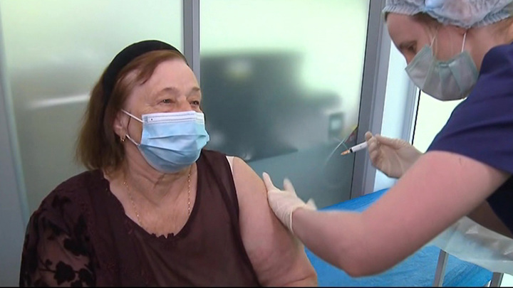 Повторные заражения: обладателям антител тоже советуют прививаться. Новости на "России 24"