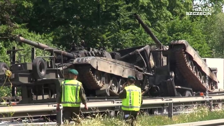 В Польше сгорели два возвращавшихся с учений танка. Новости на "России 24"