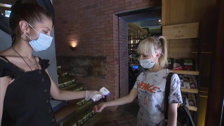 Жара и коронавирус: москвичи забыли о мерах безопасности. Новости на "России 24"