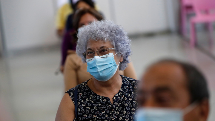 Штамм "Дельта" более заразный, чем первоначальный вариант ковида. Новости на "России 24"