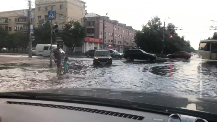 Буря в нижнем новгороде сегодня. Ураган в Нижнем Новгороде 28 июня. Ураган 2017 Нижний Новгород. Ураганы в России 2021. Буря в России 2021.