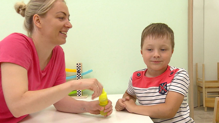 Помочь Арсению: чтобы услышать мир, мальчику нужна операция. Вести-Москва