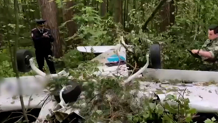 Следователи назвали приоритетную версию падения самолета в Подмосковье. Вести-Москва