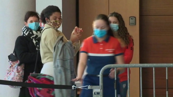 Британцы забыли о ковид-ограничениях. Новости на "России 24"