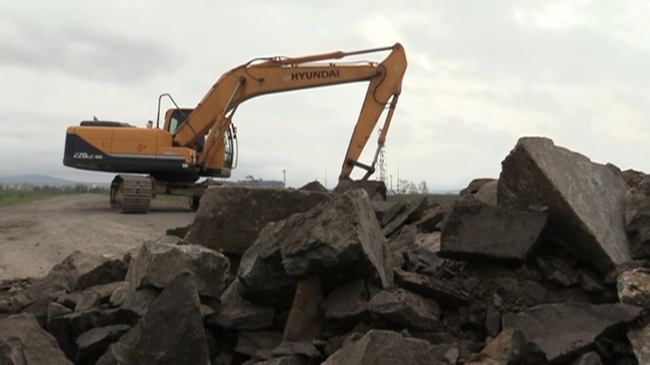 В Комсомольске-на-Амуре строят 18-километровую дамбу. Новости на "России 24"