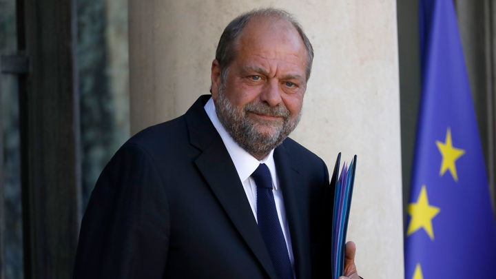 Премьер Франции доверяет министру юстиции, несмотря на обвинения. Новости на "России 24"