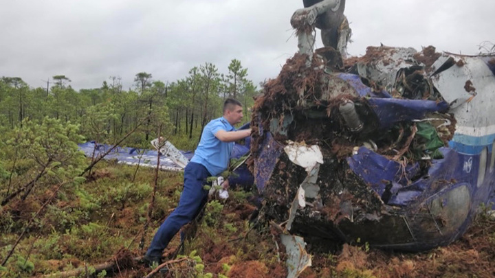 ЧП с Ан-28: заново запустить двигатели не удалось. Новости на "России 24"