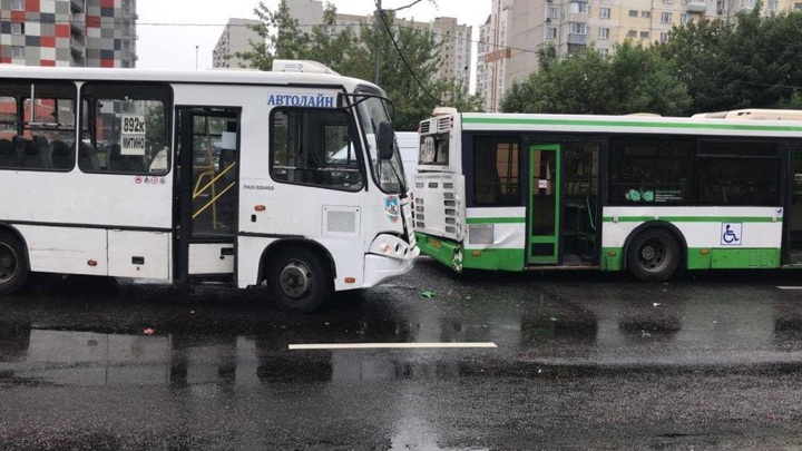 Кто объявляет остановки в автобусах москвы