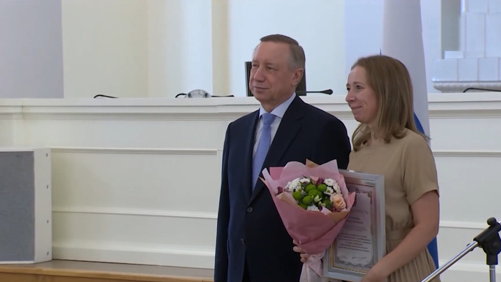 Двадцать лучших медиков получили награды из рук губернатора Санкт-Петербурга. Вести