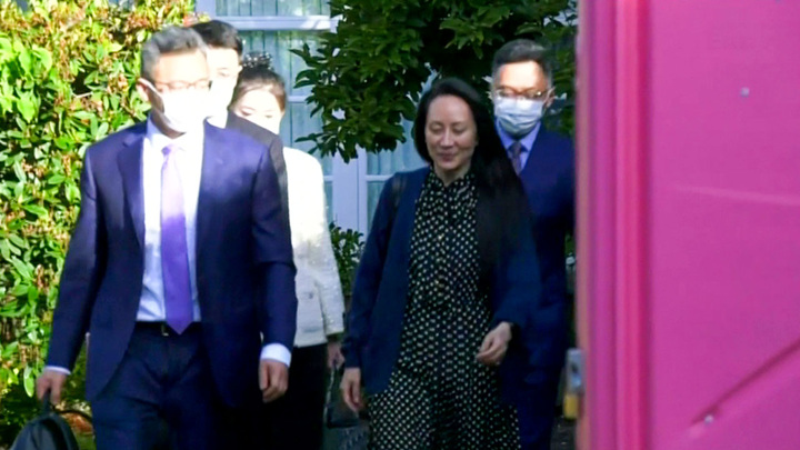 Суд освободил из-под домашнего ареста финдиректора Huawei. Новости на "России 24"