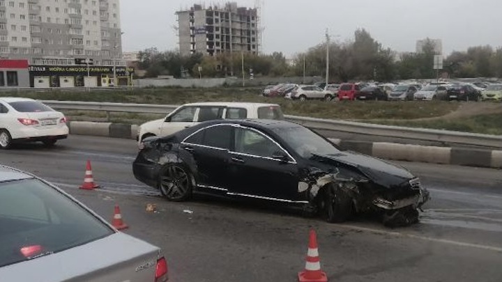 Скрывшегося виновника дтп. Страшные автомобили. Авария в Омске на Конева 6 декабря.