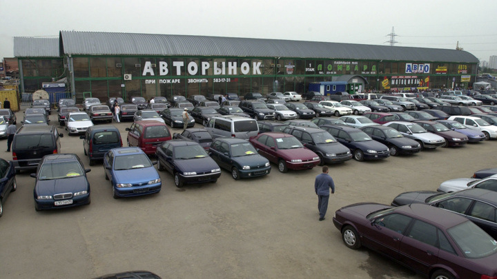Продажи машин в России начали расти