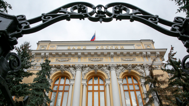 Банк России обяжет банки письменно предупреждать клиентов о рисках инвестпродуктов