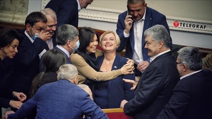 Партия Порошенко впервые обошла партию Зеленского
