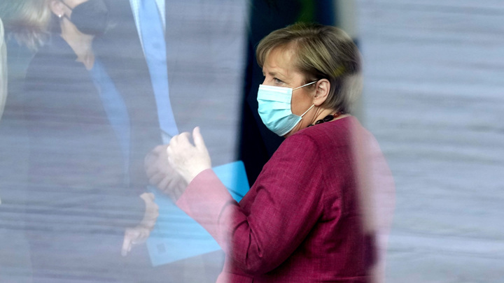 В последнем видеообращении Меркель призвала всех вакцинироваться