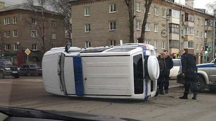 Перевернулась полицейская машина