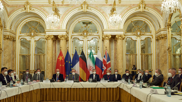 Иран согласился работать по ядерному узлу на переговорах в Австрии