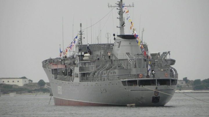 Провокацию в Азовском море устроила украинская плавмастерская