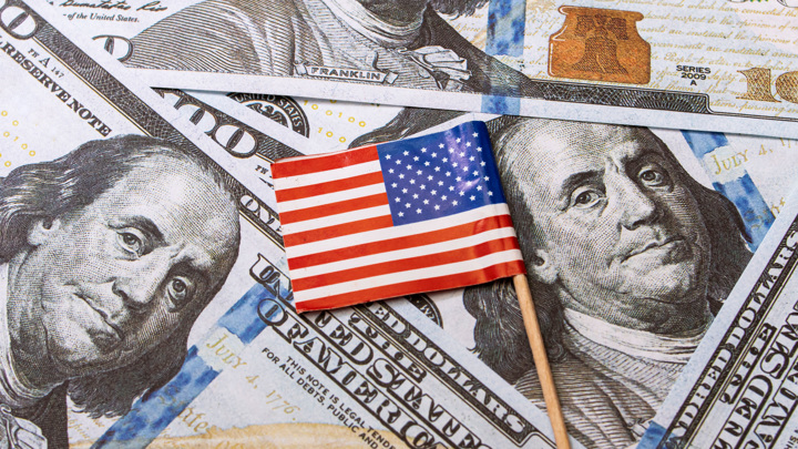 США запретили поставки долларовых банкнот в Россию