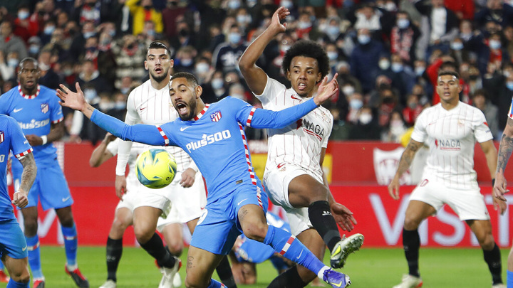 "Атлетико" потерпел третье поражение кряду в Ла Лиге, уступив "Севилье"