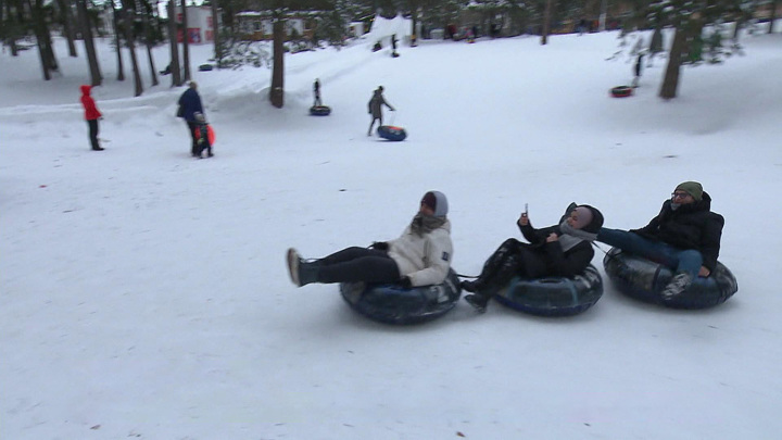 Опасные забавы: ЧП, связанные с катанием на тюбингах. Вести-Москва