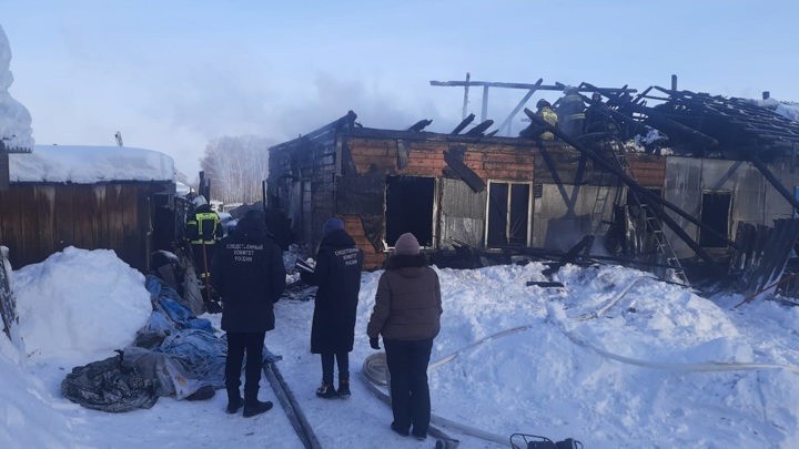 Женщина и двое детей погибли при пожаре под Новосибирском. ЧП