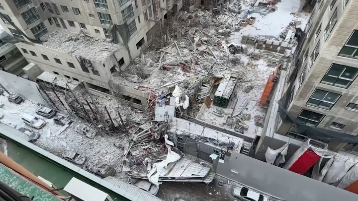 Частичное обрушение строящегося дома в Корее попало на видео. ЧП