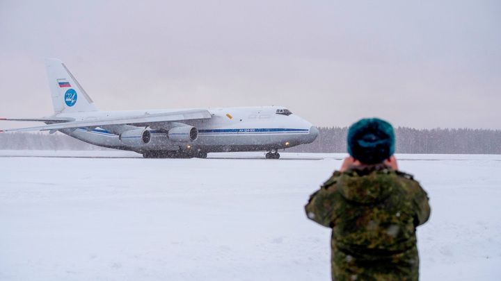 Седьмой борт с миротворцами прибыл на аэродром Чкаловский