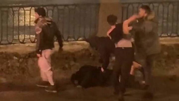 Машина сбила человека во время массовой драки в Петербурге