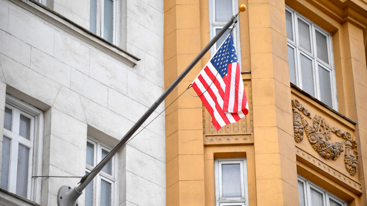 Посольство США не может комментировать невыдачу визы космонавту