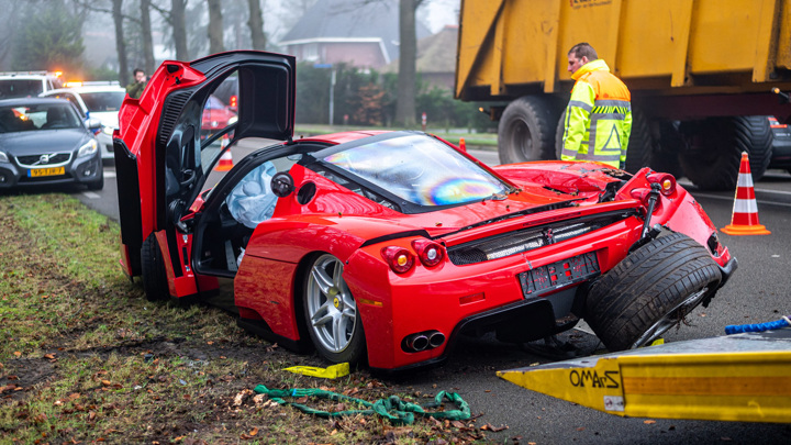 Механик врезался в дерево на редчайшей Ferrari за $3 млн