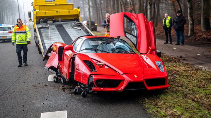 Механик врезался в дерево на редчайшей Ferrari за $3 млн