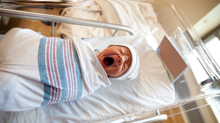 В Омской области повысился размер выплаты на первого ребенка