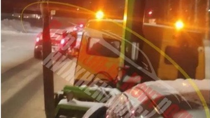 В Татарстане эвакуатор увез машину с пассажиром внутри