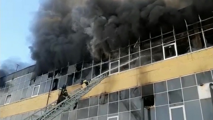 Пожар в Челябинске: у рабочего обгорели руки и лицо. Новости на "России 24"