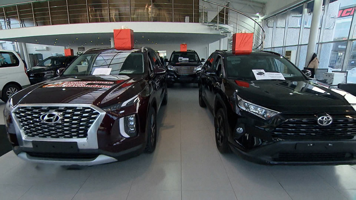 Продажи легковых машин в РФ в ноябре снизились на 49%