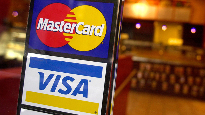Банк России может пересмотреть размер платежей в пользу Visa и Mastercard